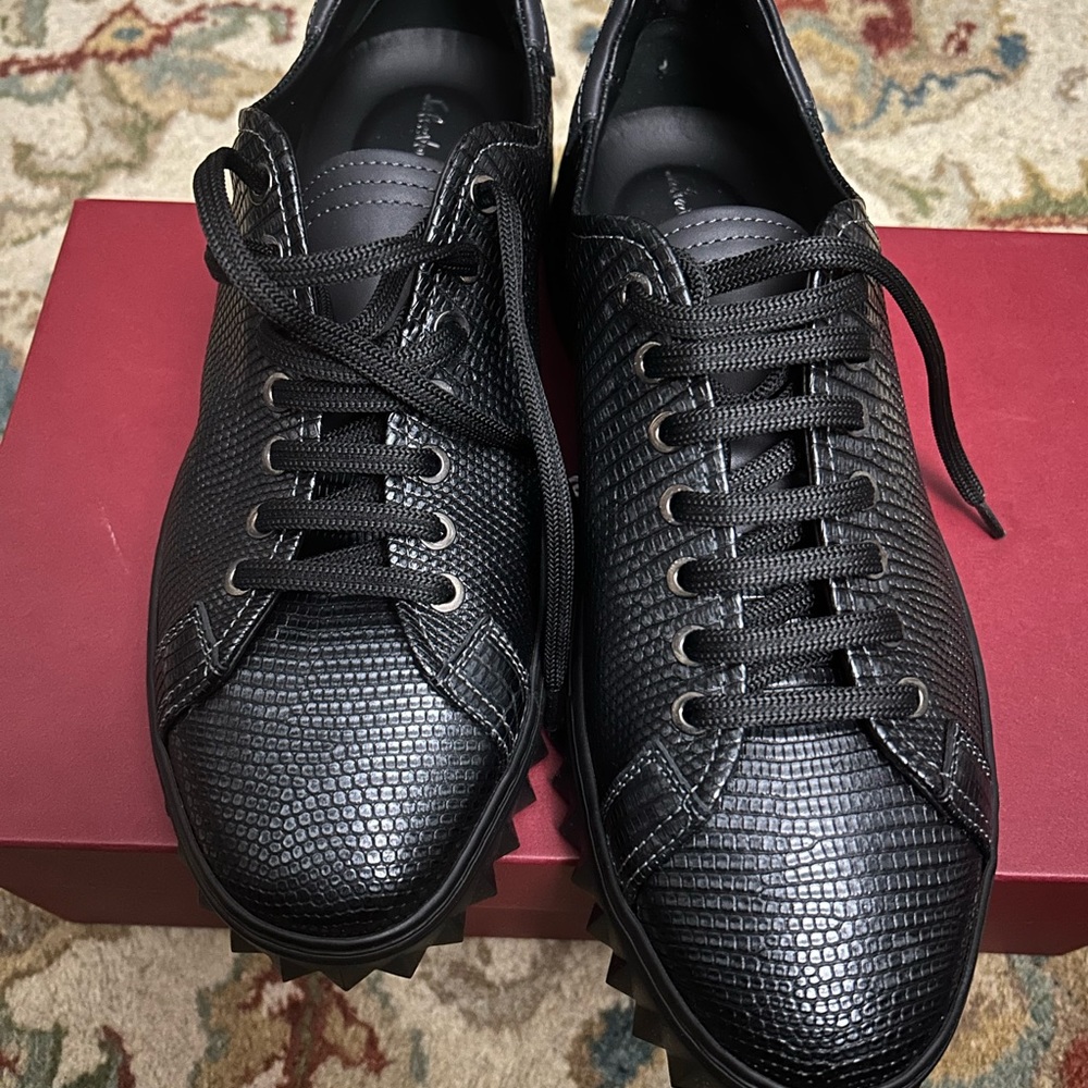 Men’s brand new Ferragamo sneakers